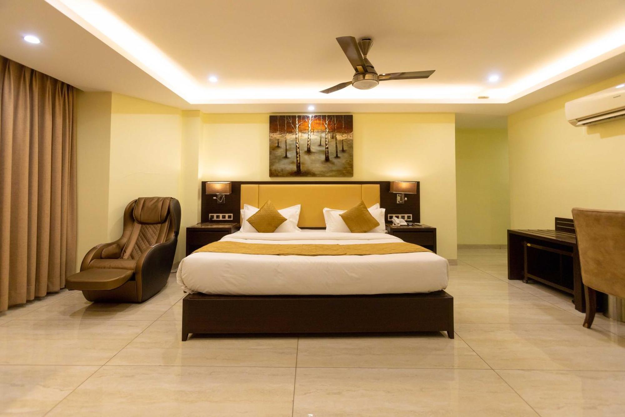 Hotel Godwin - Colaba Mumbai Bagian luar foto