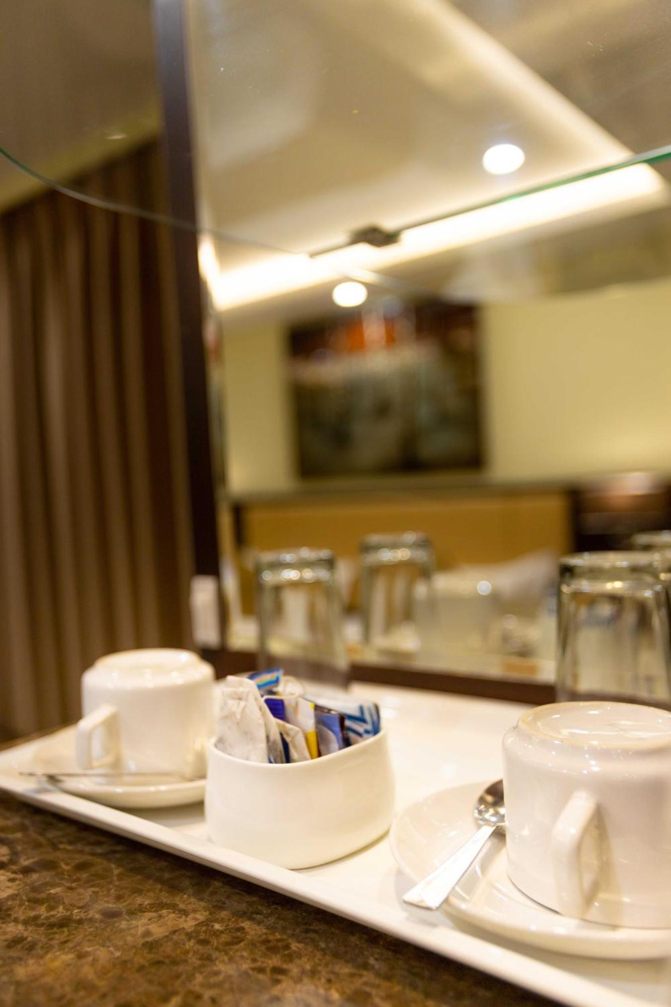 Hotel Godwin - Colaba Mumbai Bagian luar foto