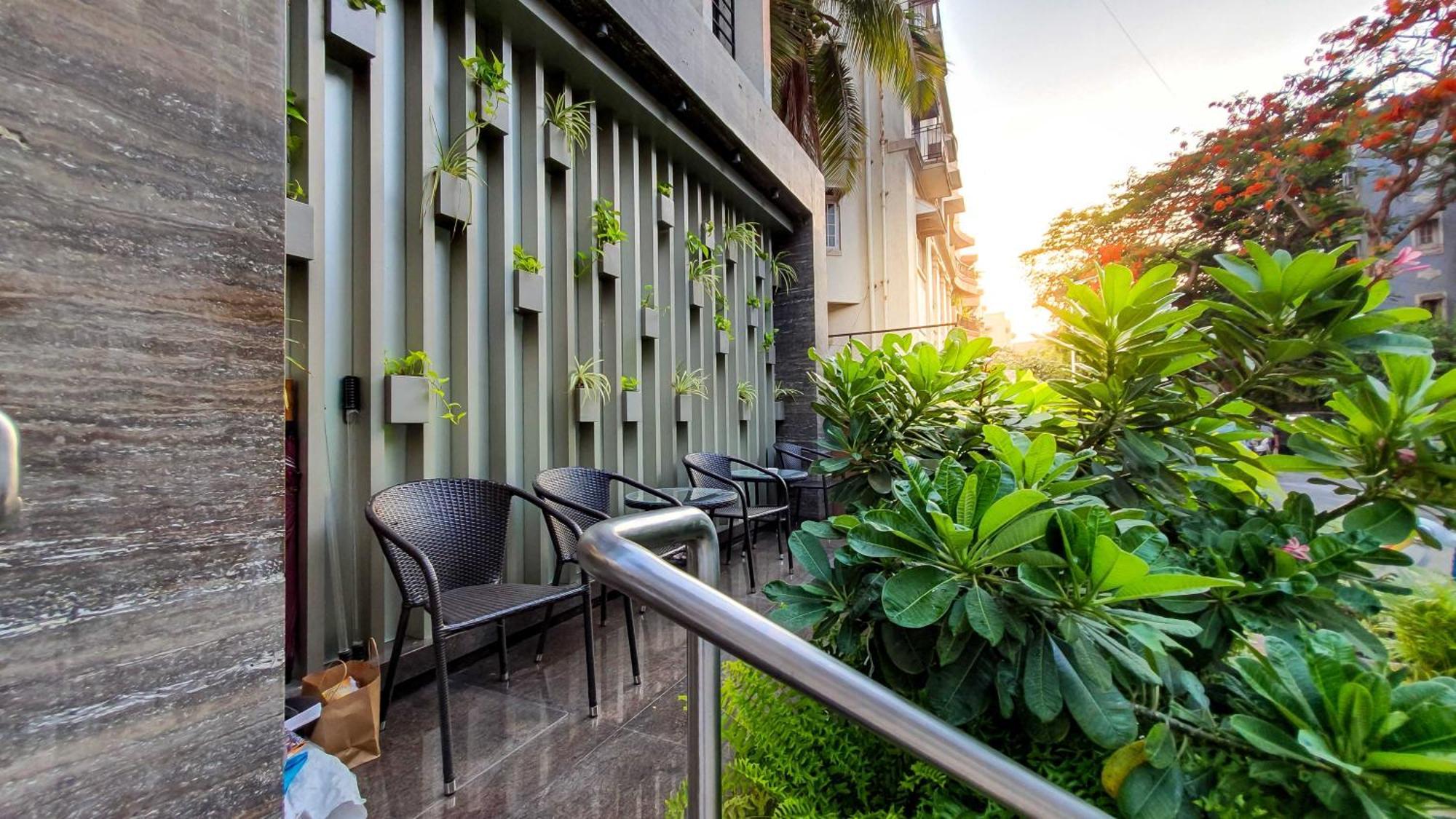 Hotel Godwin - Colaba Mumbai Bagian luar foto