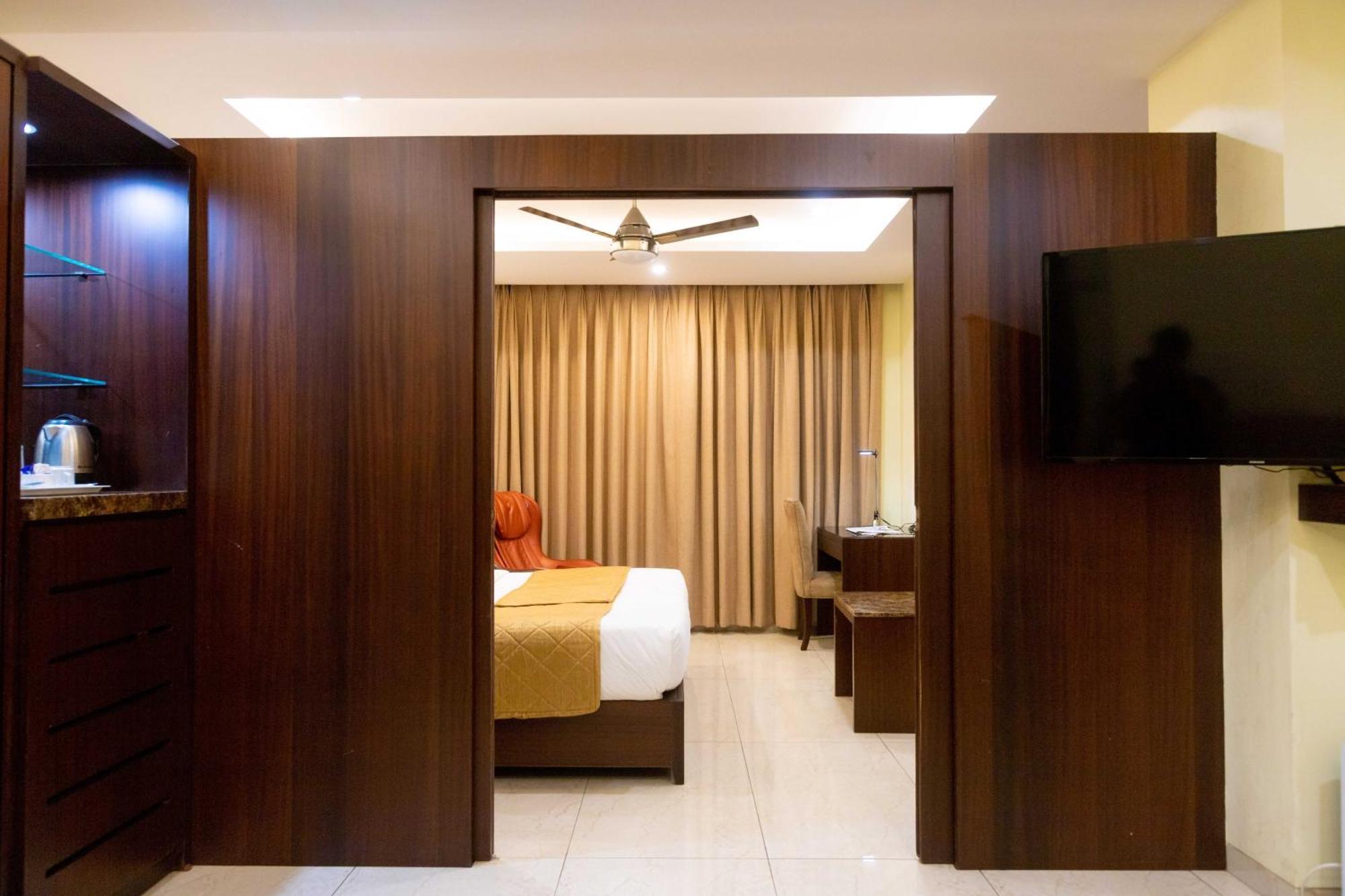 Hotel Godwin - Colaba Mumbai Bagian luar foto