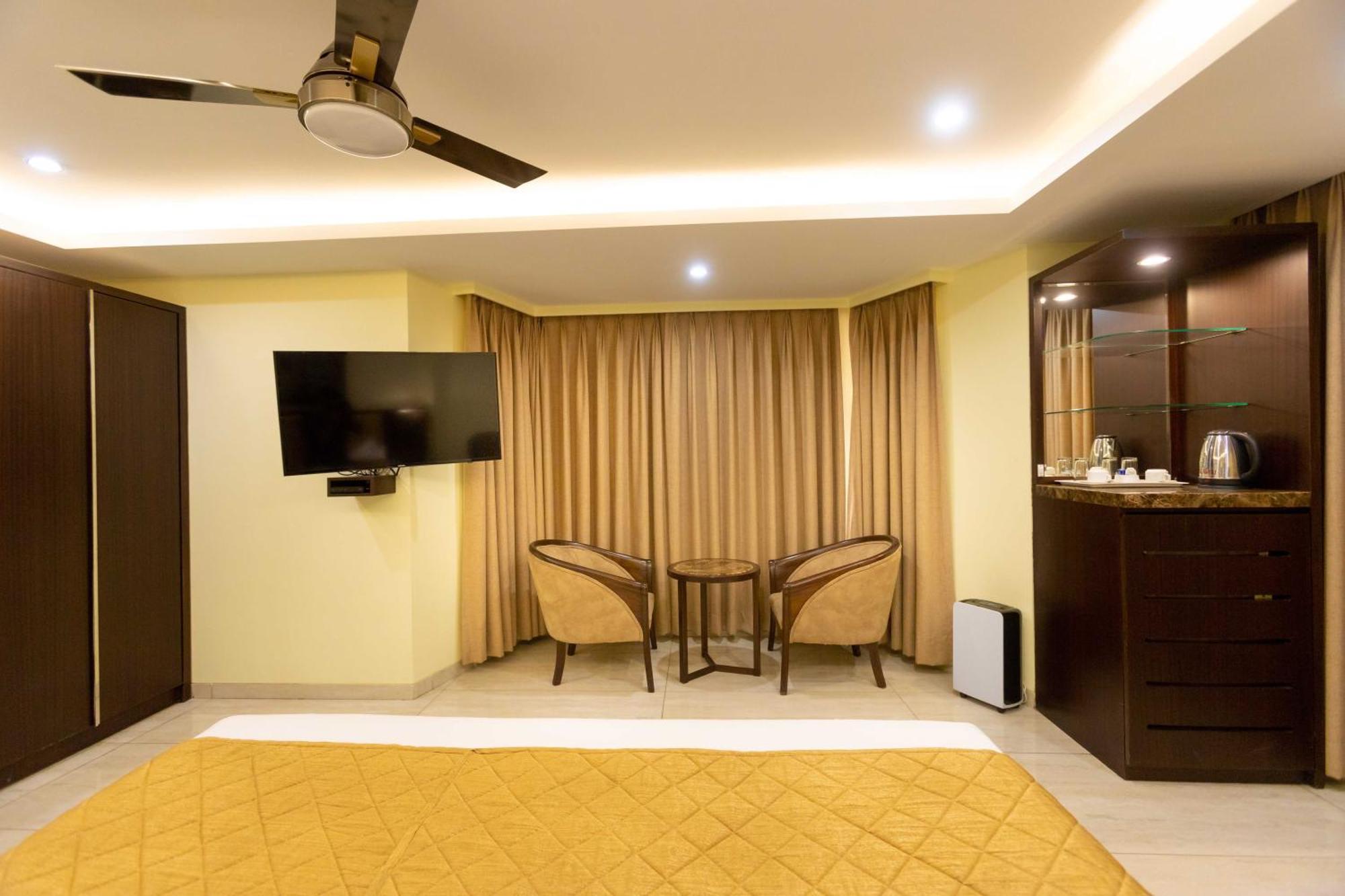 Hotel Godwin - Colaba Mumbai Bagian luar foto
