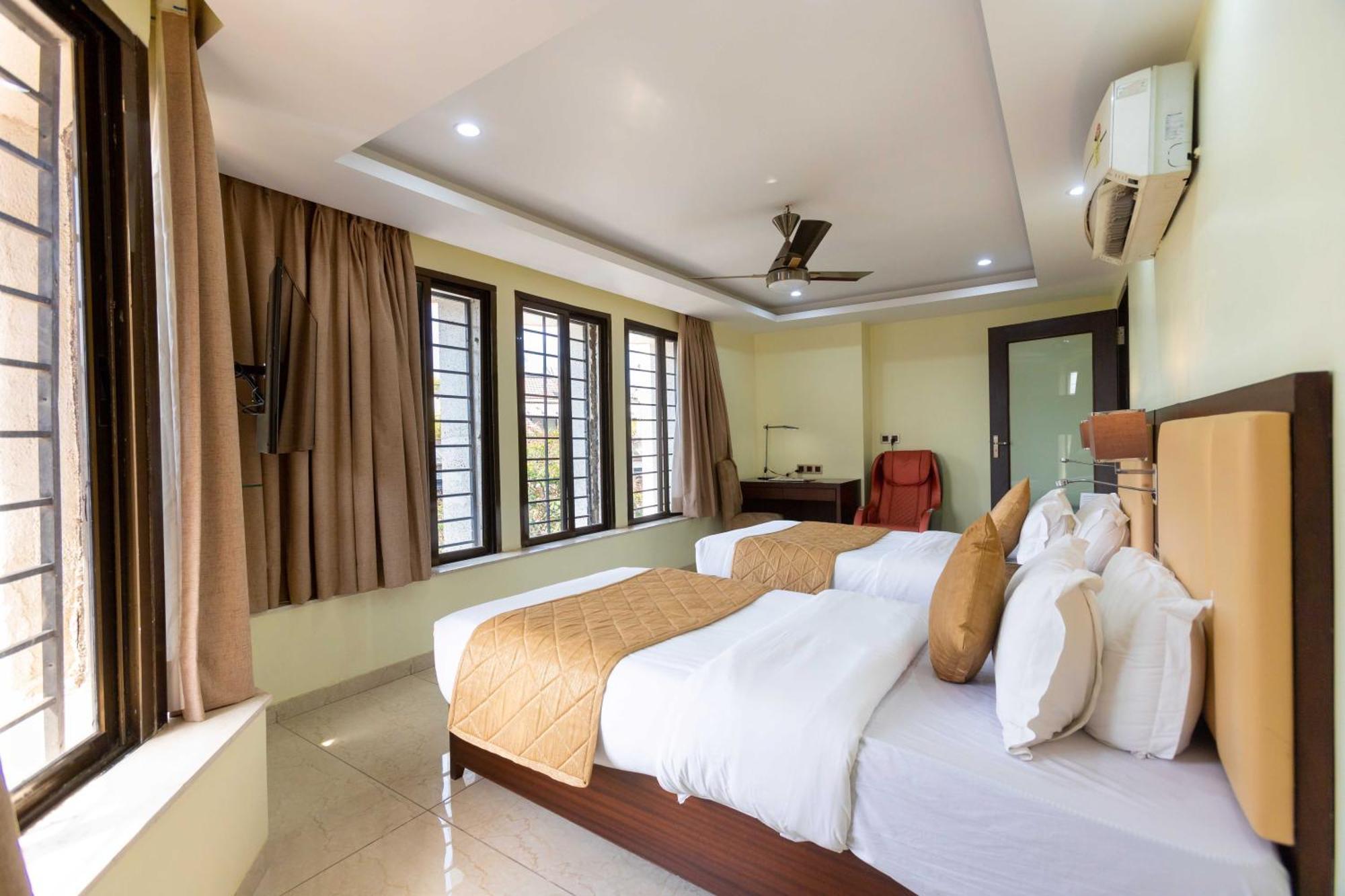 Hotel Godwin - Colaba Mumbai Bagian luar foto