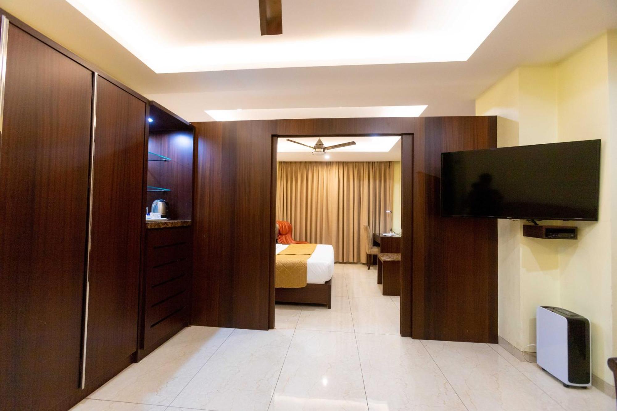 Hotel Godwin - Colaba Mumbai Bagian luar foto