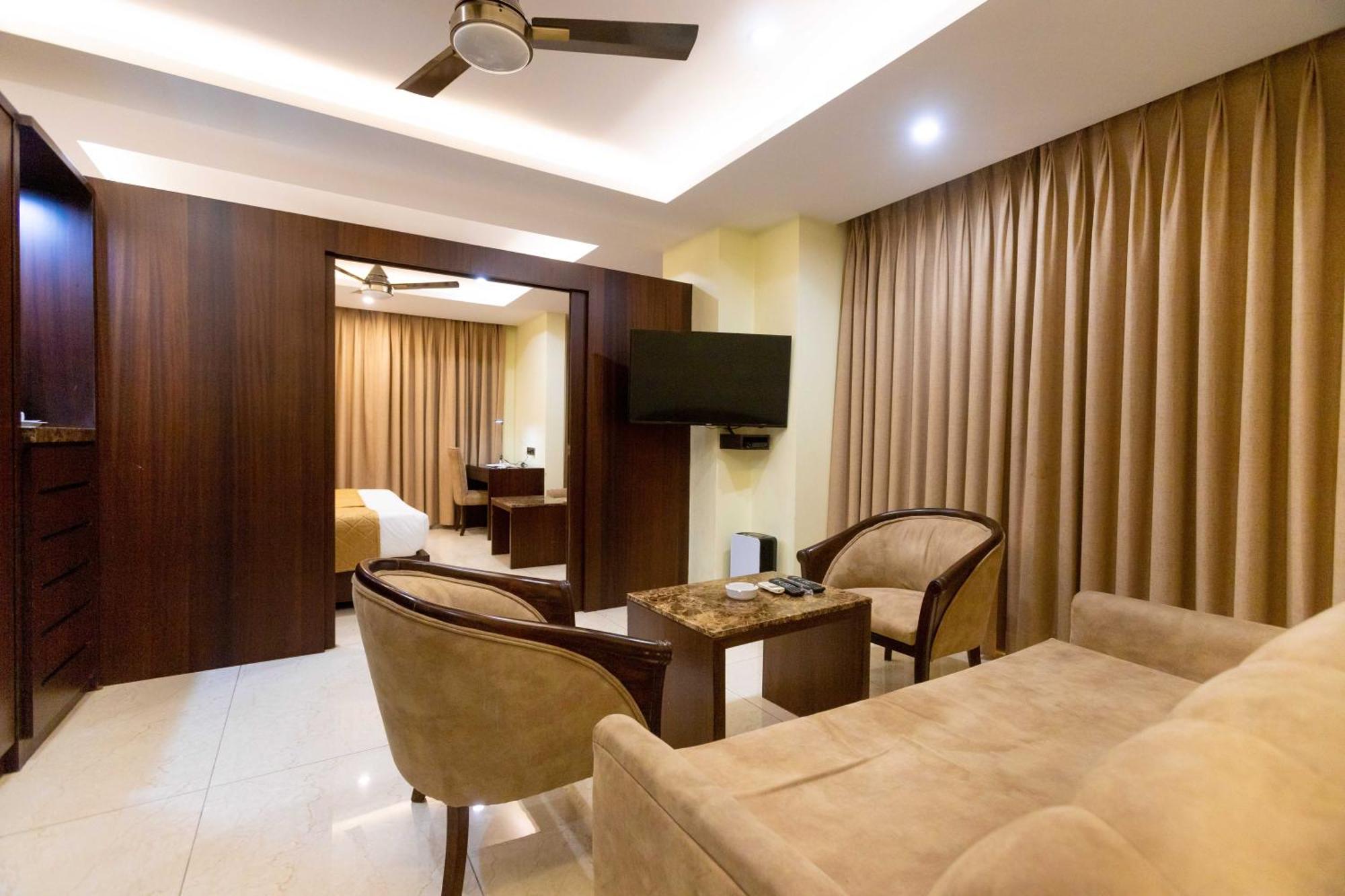 Hotel Godwin - Colaba Mumbai Bagian luar foto