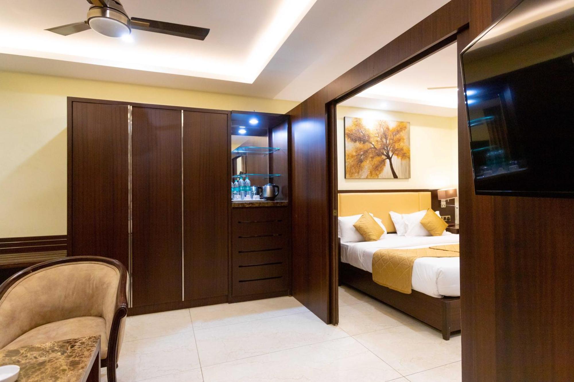 Hotel Godwin - Colaba Mumbai Bagian luar foto