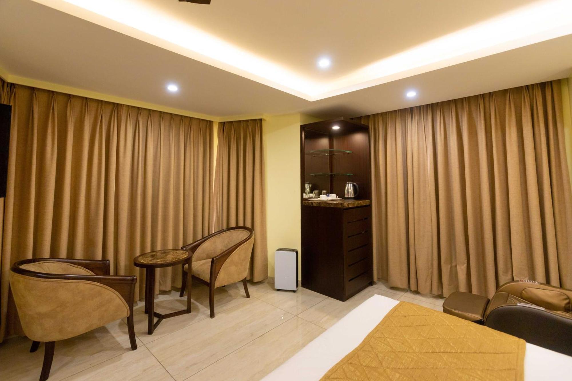 Hotel Godwin - Colaba Mumbai Bagian luar foto