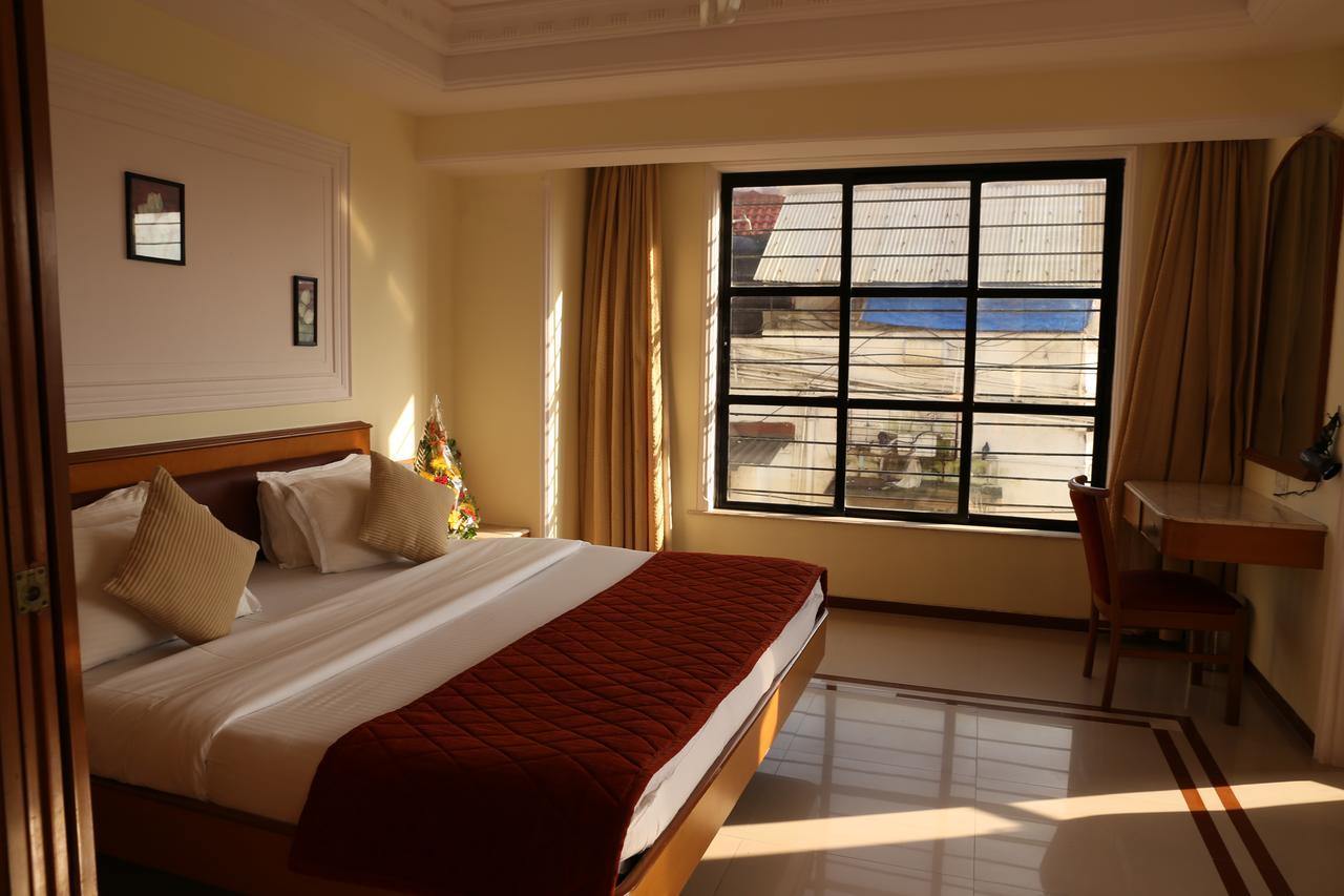 Hotel Godwin - Colaba Mumbai Bagian luar foto