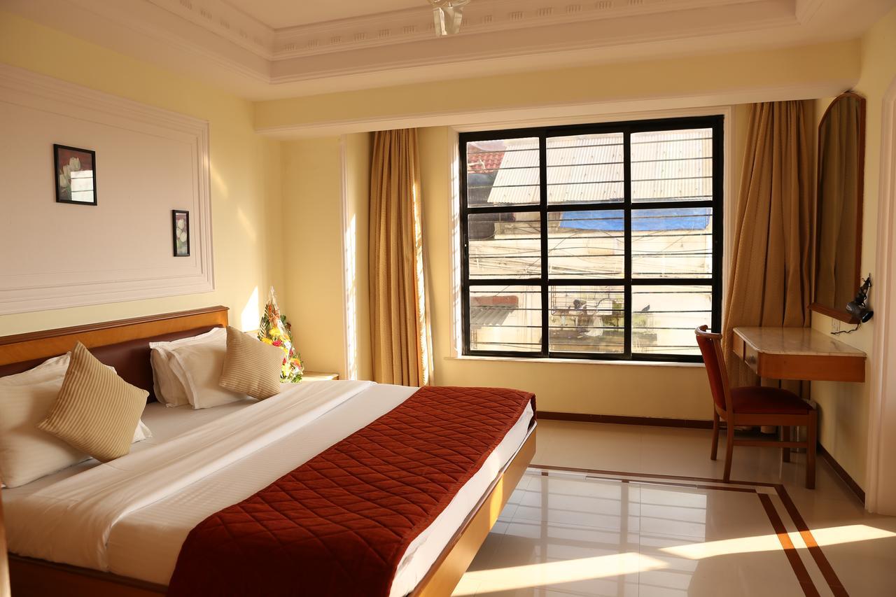 Hotel Godwin - Colaba Mumbai Bagian luar foto